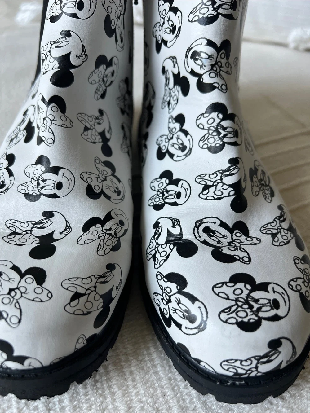 Disney Minnie Mouse Black & White Minnie Print Kids Chelsea Boots
